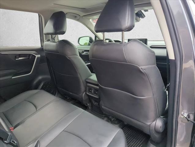 Used 2022 Toyota RAV4 XLE Premium AWD/4WD image 22
