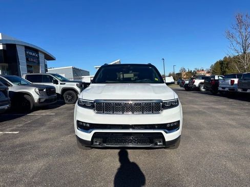 Used 2022 Jeep Grand Wagoneer Series III w/ Rear Seat Video Group 1 AWD/4WD image 3