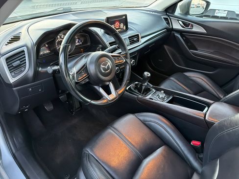 Used 2018 MAZDA MAZDA3 Touring image 12