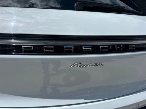 Certified 2024 Porsche Macan AWD/4WD image 13