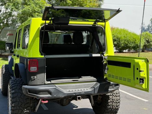 Used 2016 Jeep Wrangler Unlimited Rubicon AWD/4WD image 5