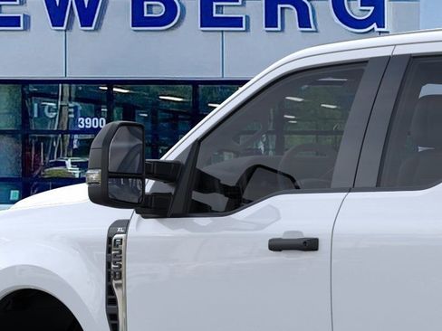 New 2026 Ford F250 XL w/ XL Chrome Package image 20