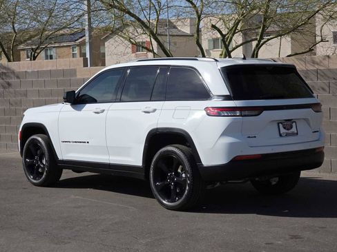 Used 2024 Jeep Grand Cherokee Limited w/ Luxury Tech Group II image 7