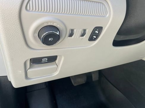 Used 2023 Jeep Wagoneer 4WD w/ Premium Group I image 28