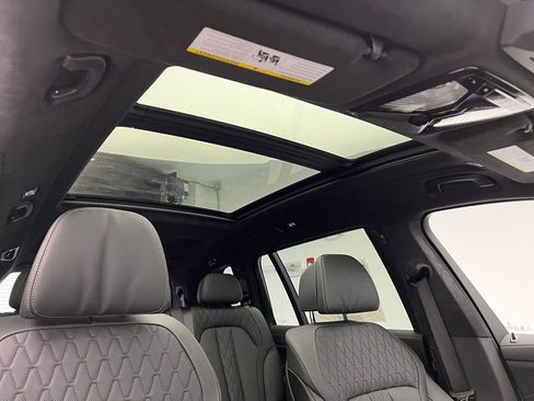 Certified 2025 BMW X7 M60i image 7