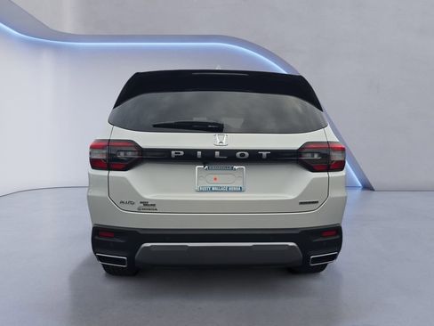 New 2026 Honda Pilot Touring image 4