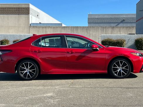 Used 2023 Toyota Camry SE image 6