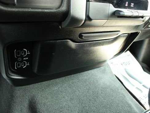 Used 2020 RAM 1500 Big Horn AWD/4WD image 38