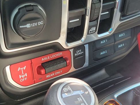 Used 2024 Jeep Gladiator Sport AWD/4WD image 24