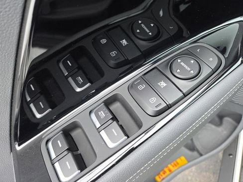 Used 2020 Kia Niro LXS FWD image 7