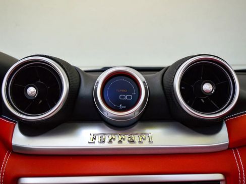 Used 2015 Ferrari California T RWD image 58