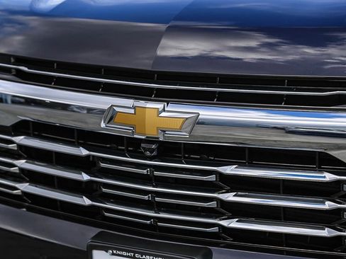 Used 2025 Chevrolet Suburban Premier image 6