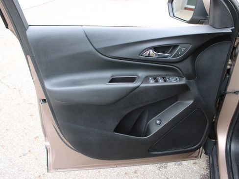 Used 2018 Chevrolet Equinox LT FWD image 9