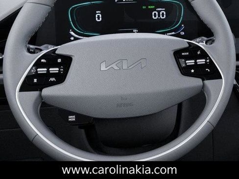New 2025 Kia Niro EX Touring image 22