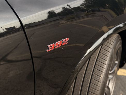 Used 2018 Dodge Durango SRT w/ Technology Group AWD/4WD image 4