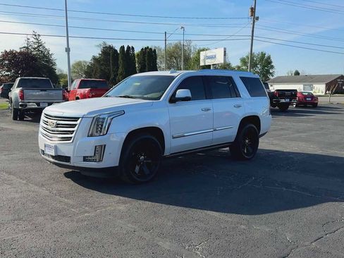 Certified 2019 Cadillac Escalade Platinum AWD/4WD image 4