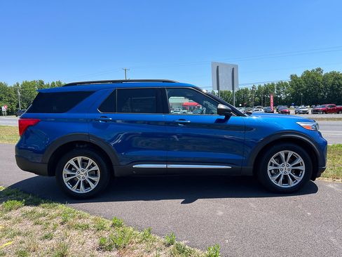 Used 2020 Ford Explorer XLT w/ Equipment Group 202A AWD/4WD image 10