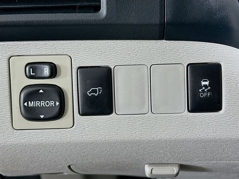 Used 2013 Toyota Venza Limited image 16