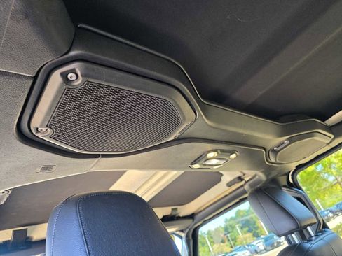 Used 2019 Jeep Wrangler Unlimited Sahara w/ Quick Order Package 24M Moab image 15