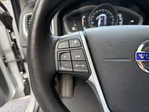Used 2016 Volvo V60 T5 Cross Country Platinum image 15