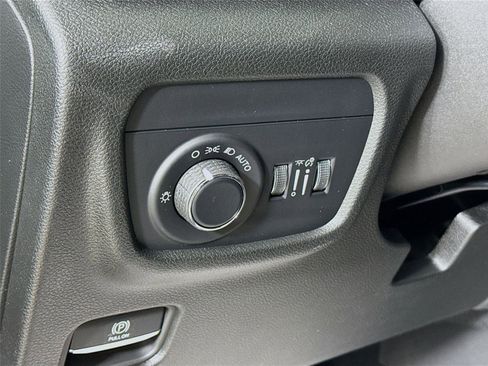 New 2025 Jeep Grand Cherokee Altitude image 10