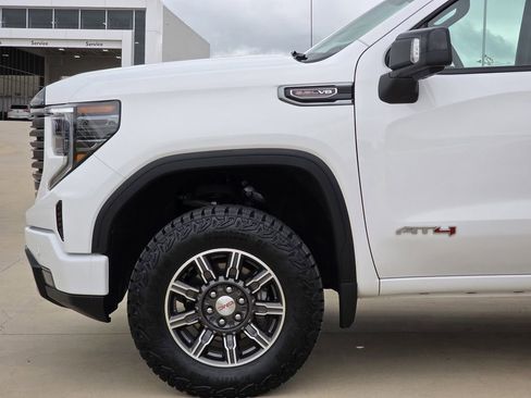 Used 2025 GMC Sierra 1500 AT4 image 5