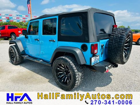 Used 2018 Jeep Wrangler Unlimited Sport w/ Connectivity Group AWD/4WD image 3