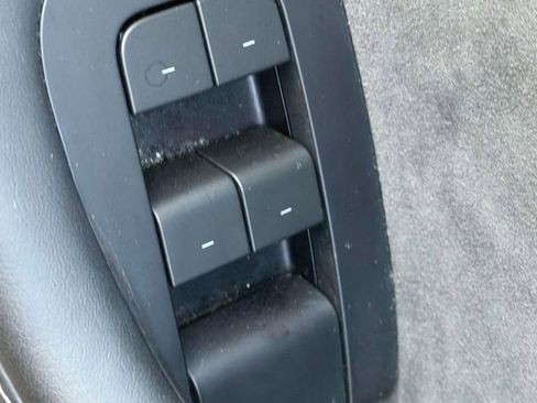 Used 2024 Tesla Model Y Performance image 27