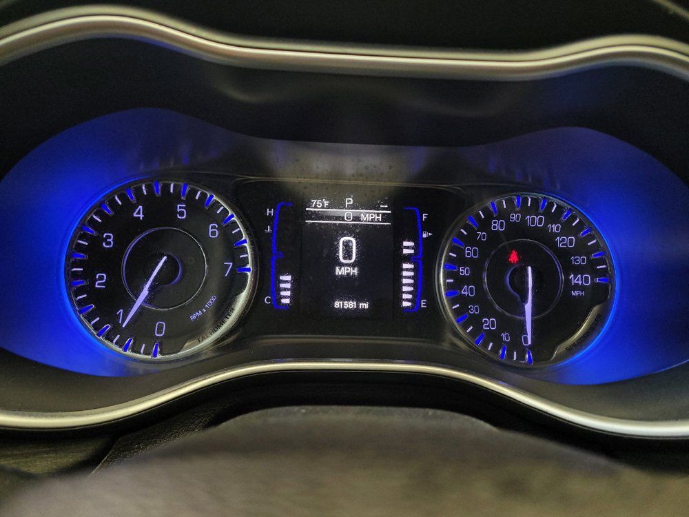 Used 2015 Chrysler 200 Limited FWD image 23