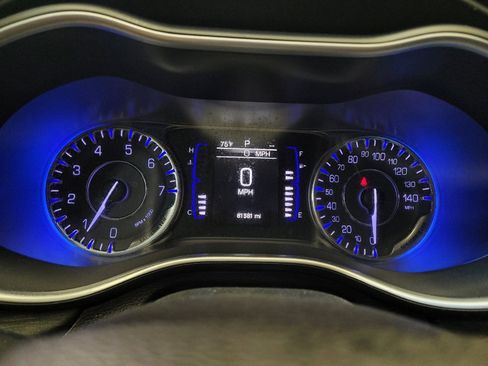 Used 2015 Chrysler 200 Limited FWD image 23