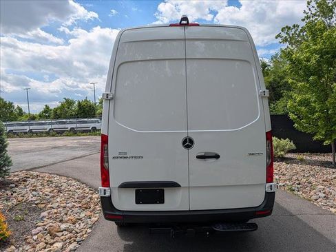 Used 2025 Mercedes-Benz Sprinter 2500 image 4