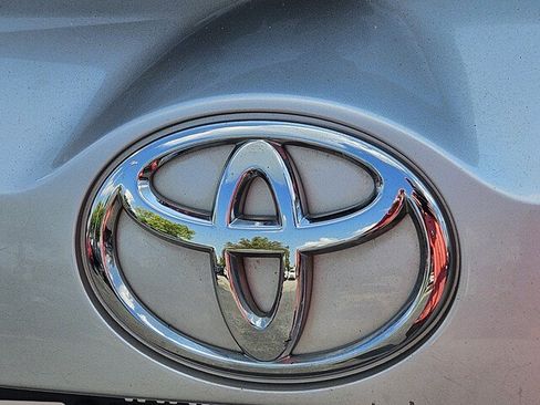 Used 2013 Toyota RAV4 XLE AWD/4WD image 28