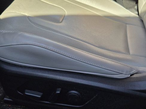 Used 2022 Hyundai Elantra Limited FWD image 10