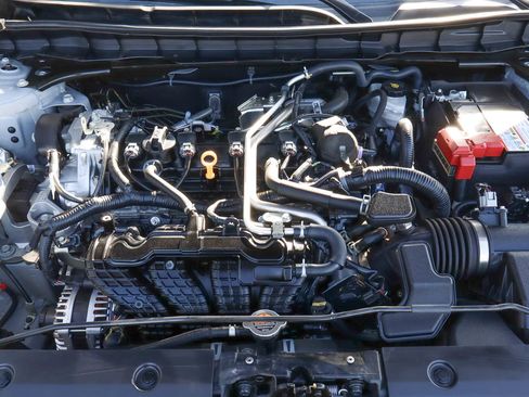 Used 2025 Nissan Altima 2.5 SR w/ SR Premium Package image 18