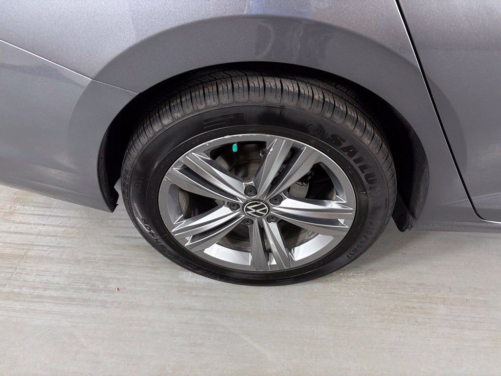 Used 2024 Volkswagen Jetta SE FWD image 11