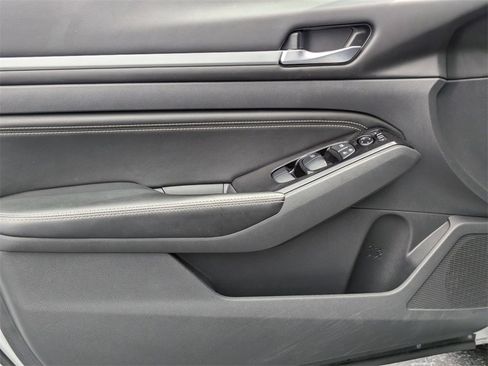 Used 2023 Nissan Altima 2.5 SL image 11