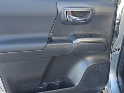 Used 2022 Toyota Tacoma TRD Off-Road image 15