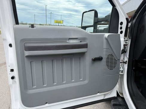 Used 2015 Ford F550 2WD Regular Cab Super Duty image 22