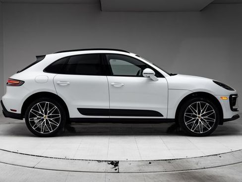 Certified 2026 Porsche Macan AWD/4WD image 35