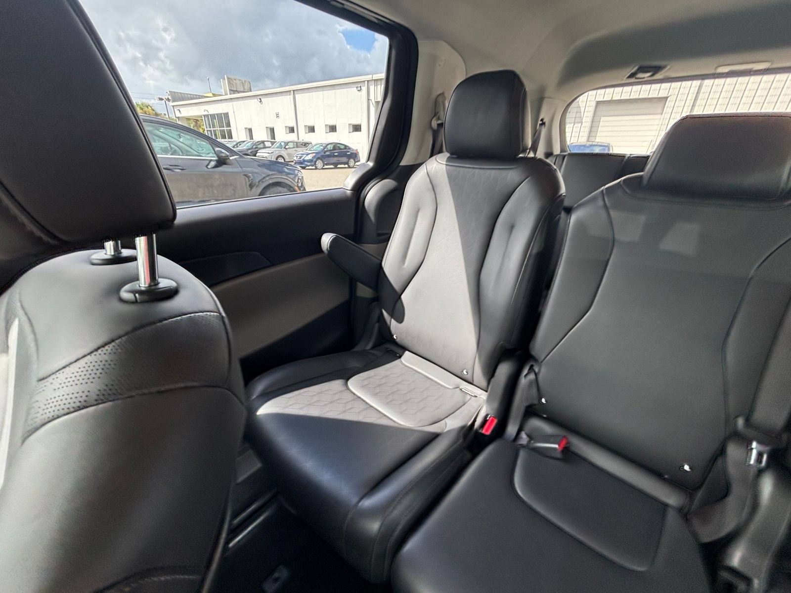 Used 2026 Kia Carnival FWD image 41