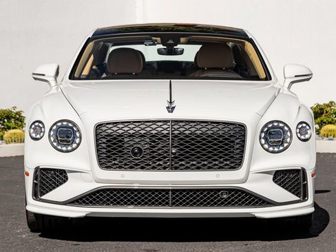 Used 2025 Bentley Flying Spur Plug-In Hybrid AWD/4WD image 9