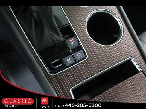 Certified 2024 Toyota Sienna XLE FWD image 17