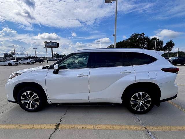 Used 2021 Toyota Highlander XLE FWD image 7