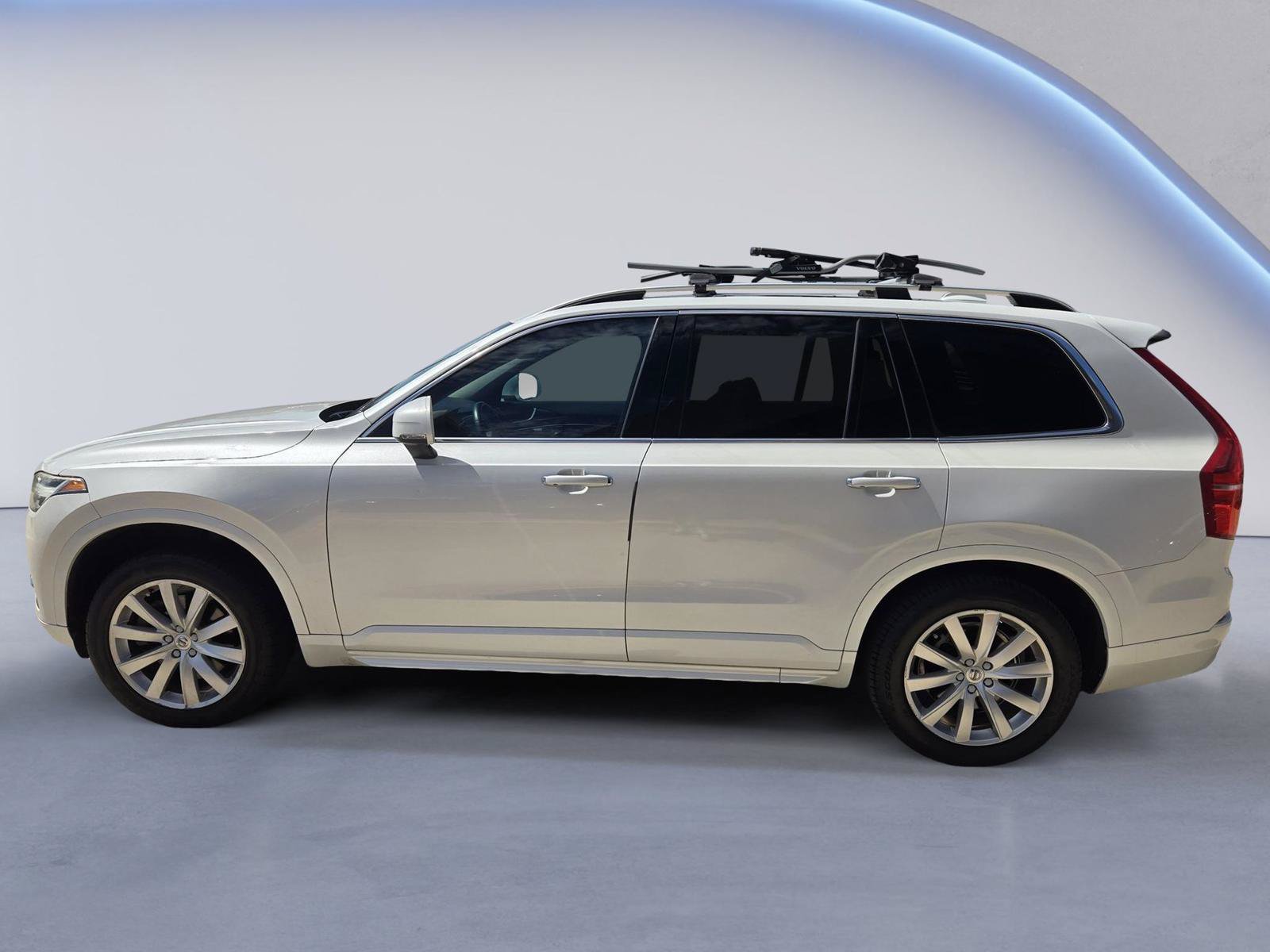 Used 2018 Volvo XC90 T6 Momentum w/ Momentum Plus Package AWD/4WD image 5