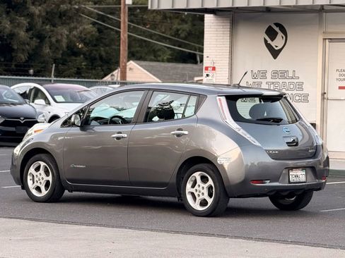 Used 2014 Nissan Leaf SV w/ LED & Quick Charge Package FWD image 7