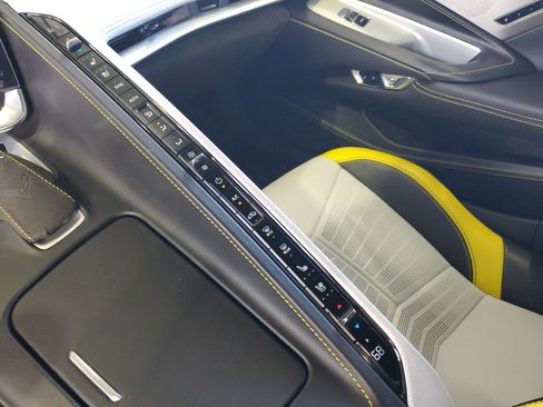 Used 2022 Chevrolet Corvette Stingray Premium Cpe w/ Z51 Performance Package RWD image 25