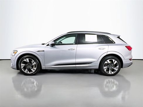 Certified 2022 Audi e-tron Premium w/ Convenience Plus Package image 4