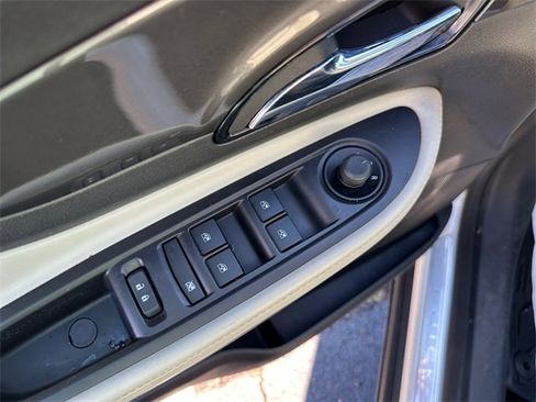 Used 2022 Buick Encore Preferred image 19