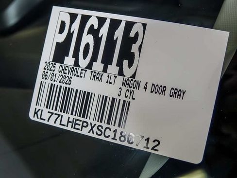 Certified 2025 Chevrolet Trax LT FWD image 33
