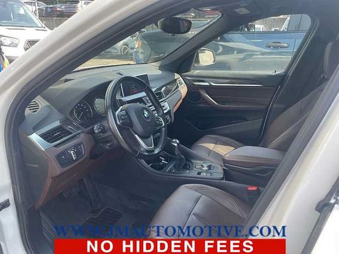 Used 2019 BMW X1 xDrive28i w/ Convenience Package AWD/4WD image 2
